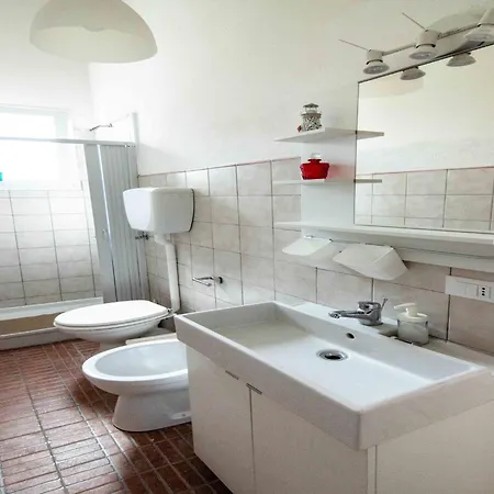 别墅 Seafront In With Swimming Pool And Parking